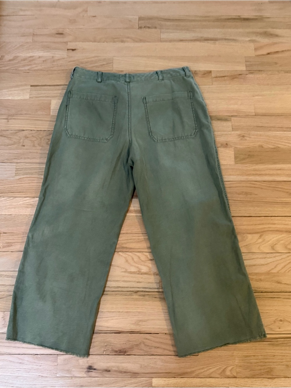 Abercrombie Olive Green Patch Pocket Cropped Utility Pants, Sz 8 - Picture 2 of 5